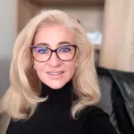 De la sistemul bancar la consultanță financiară personalizată: povestea Monicăi Serac, broker de credite din Oradea cu peste 20 de ani de experiență