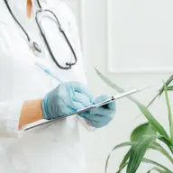 Simptome care pot ascunde afecțiuni proctologice serioase