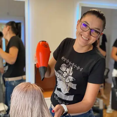 Pintea Antonia - Hairstylist
