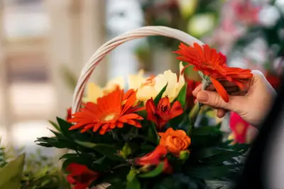 De ce sa alegi aranjamentele de flori artificiale in detrimentul celor naturale?