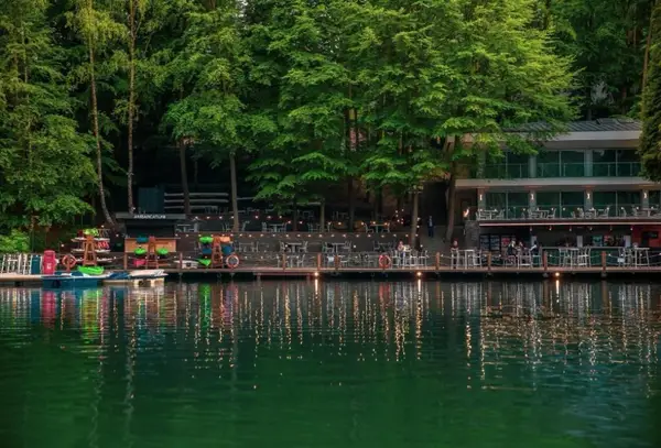 Sunteți în căutarea unei experiențe de neuitat în Maramureș? Complexul Turistic Simared din Baia Mare vine cu soluția perfectă!